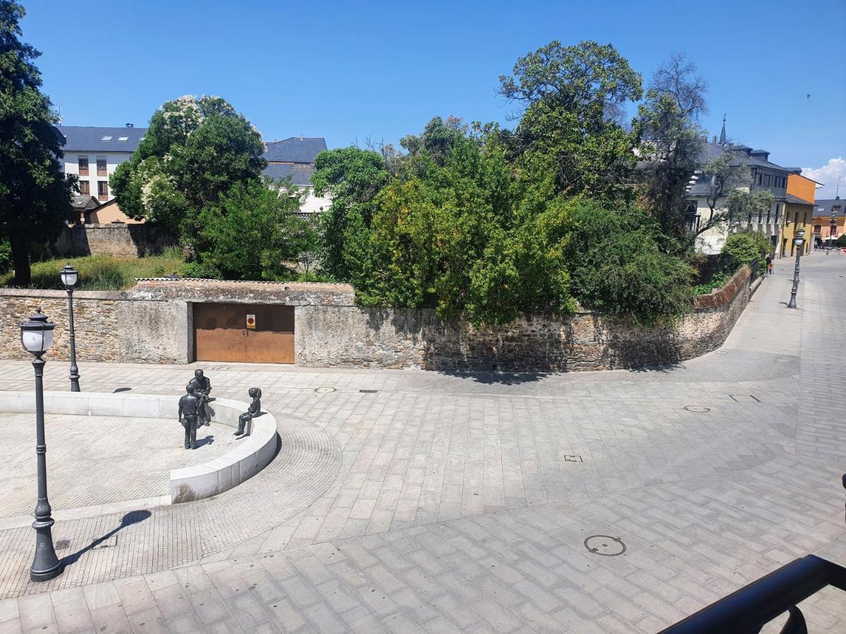 Apartamento En El Casco Antiguo De Ponferrada Luaran gambar