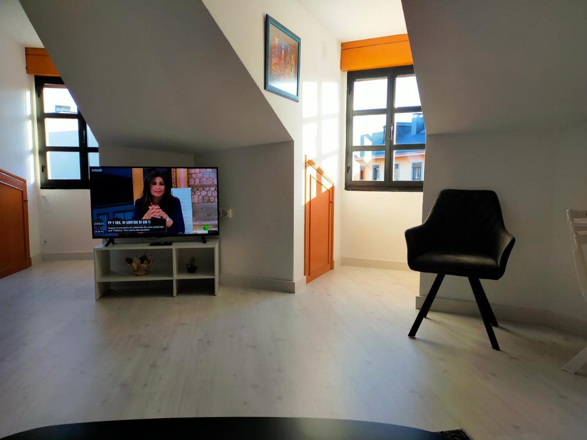 Apartamento En El Casco Antiguo De Ponferrada Luaran gambar